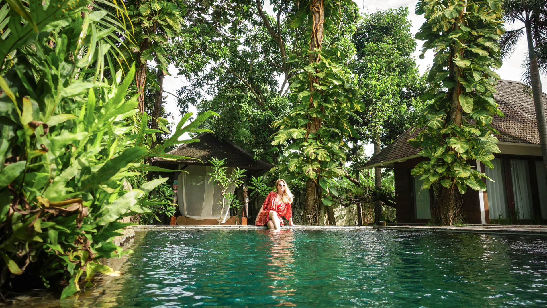 森の中のコテージの写真